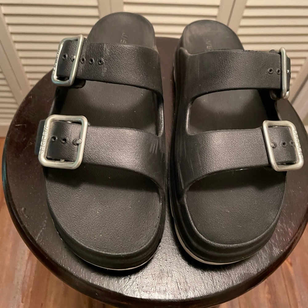 J slides Sandals